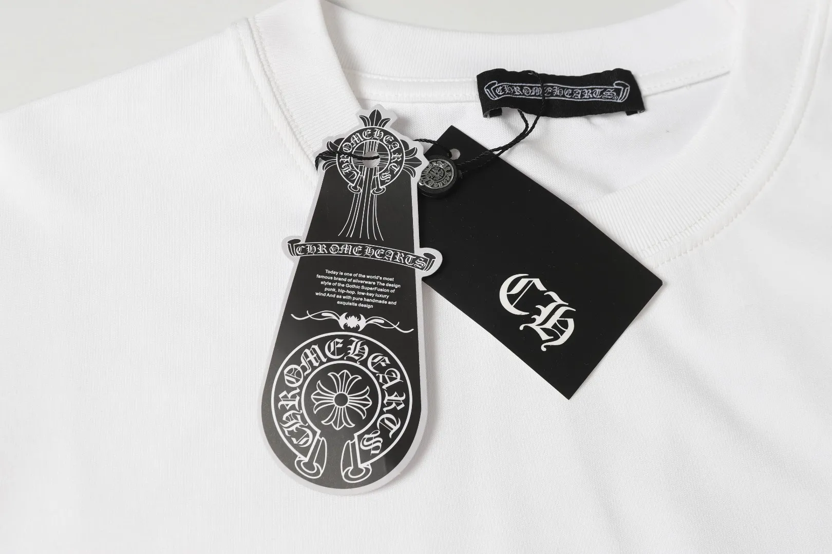 P180 Chrome Hearts] Fabric: 100% cotton Chrome Hearts* Chrome Hearts uses 300g double yarn fabric, 1*1 Solona rib, imported digital white ink front and rear direct injection superimposed printing patch embroidery process, more advanced, loose version, same style for men and women Color: Black White Size: XS S M L